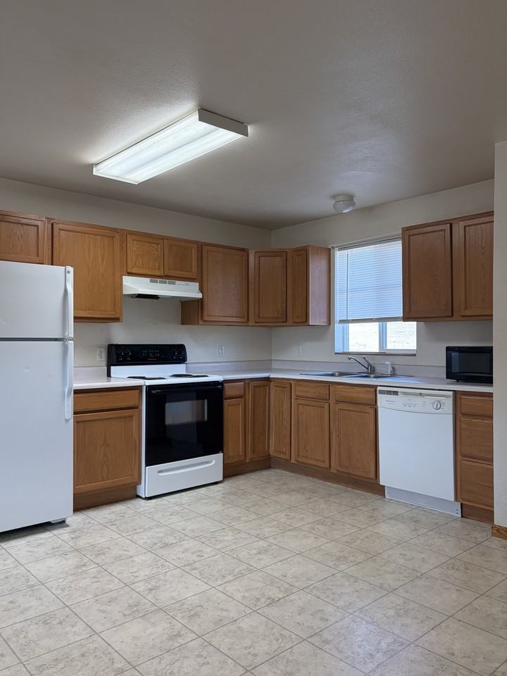 1435 Thaxton Court - Photo 3 of 9