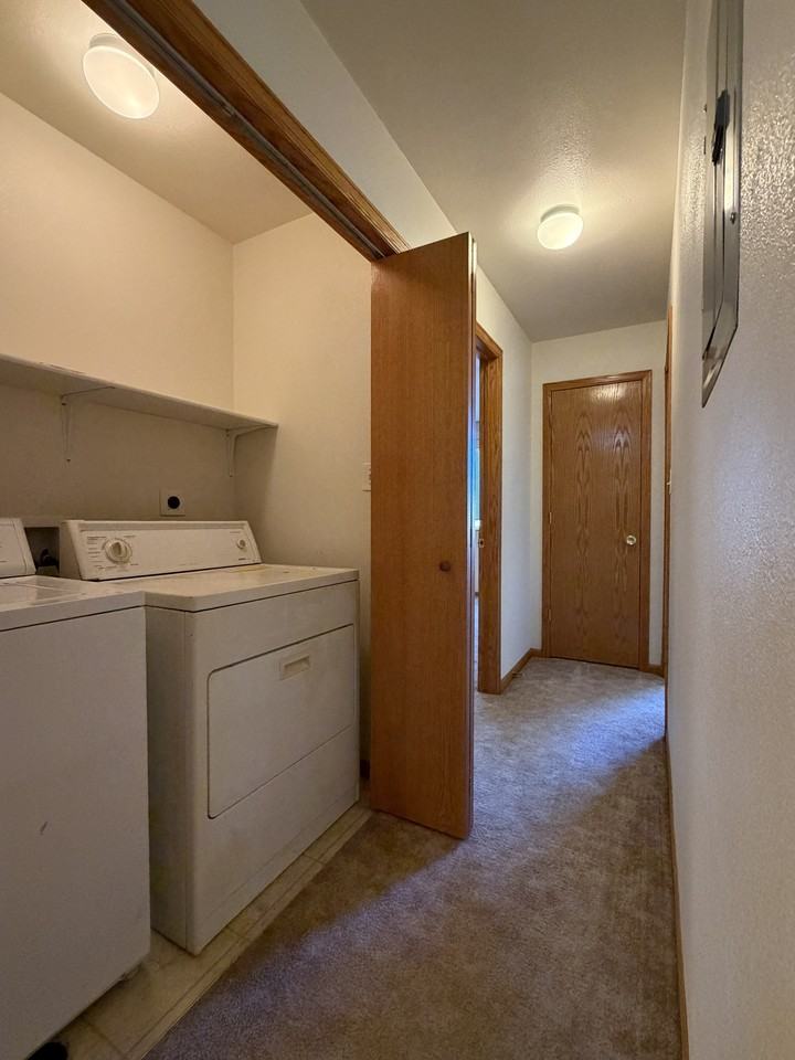 1435 Thaxton Court - Photo 5 of 9