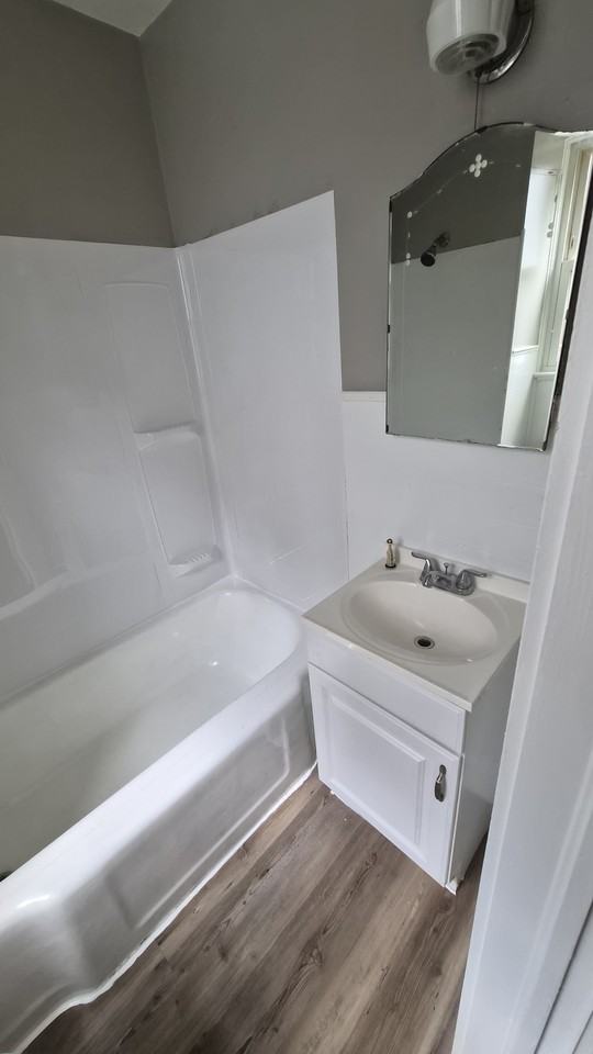6 Whitney Ave S #1 - Photo 6 of 9