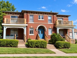 featured image of 428 N 11th Ave E