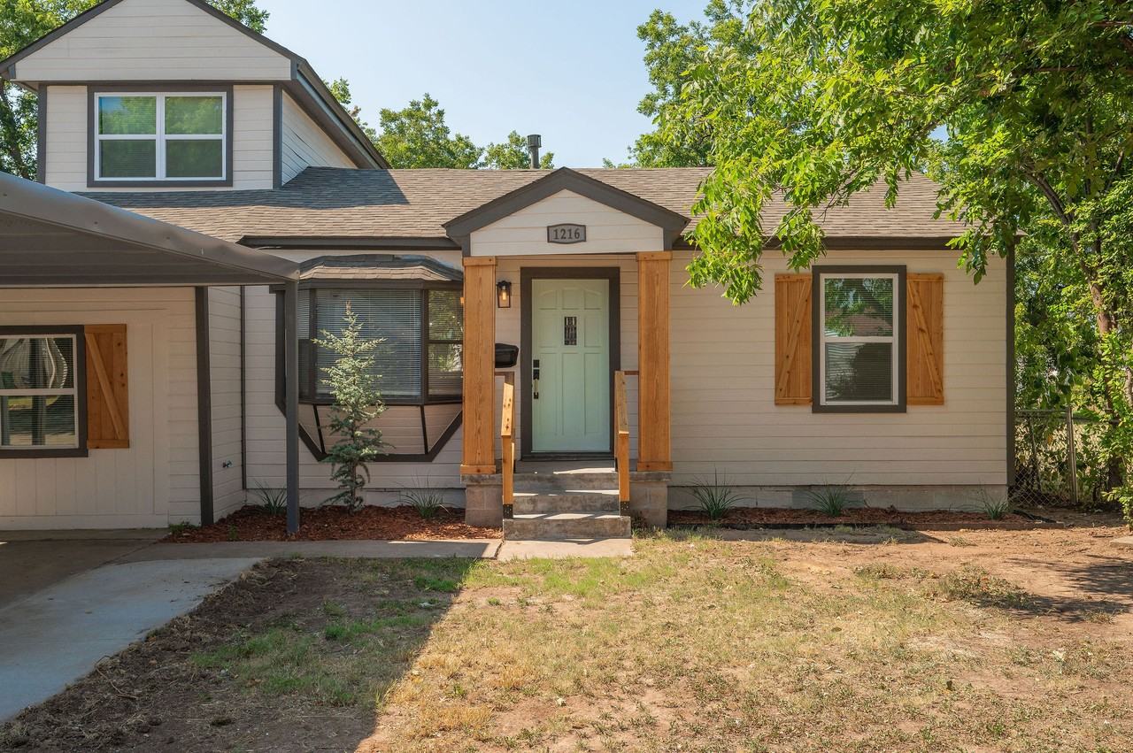 1216 Sw 48th St #1 - Photo 2 of 45