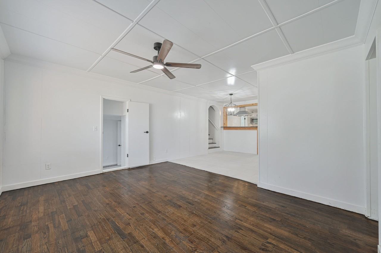 1216 Sw 48th St #1 - Photo 4 of 45