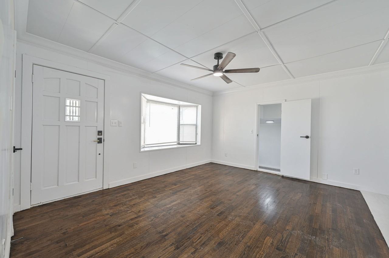 1216 Sw 48th St #1 - Photo 5 of 45