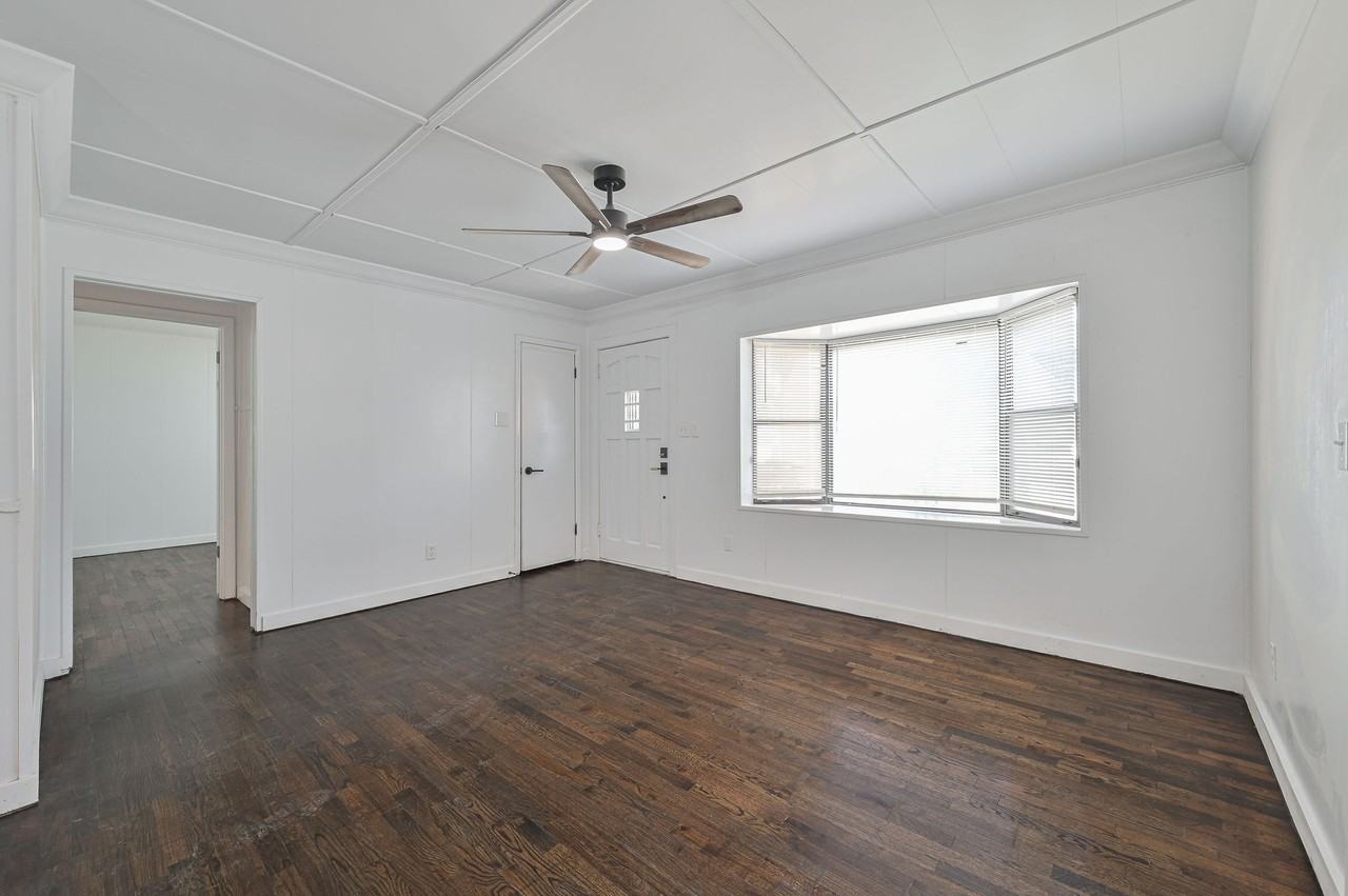 1216 Sw 48th St #1 - Photo 6 of 45