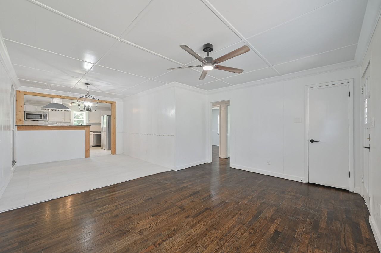 1216 Sw 48th St #1 - Photo 7 of 45