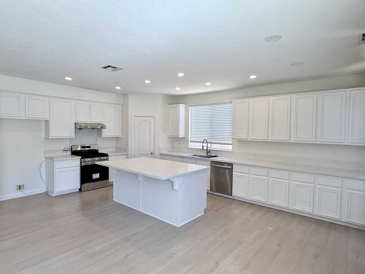 3005 Cat Tail Ct #1 - Photo 6 of 27