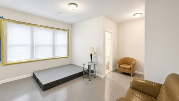featured image of 3156 W Warren Blvd