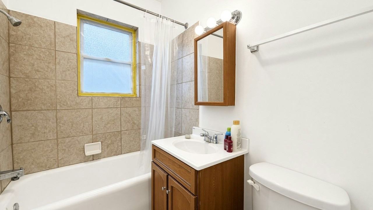 3156 West Warren Boulevard, Unit 206 - Photo 3 of 7