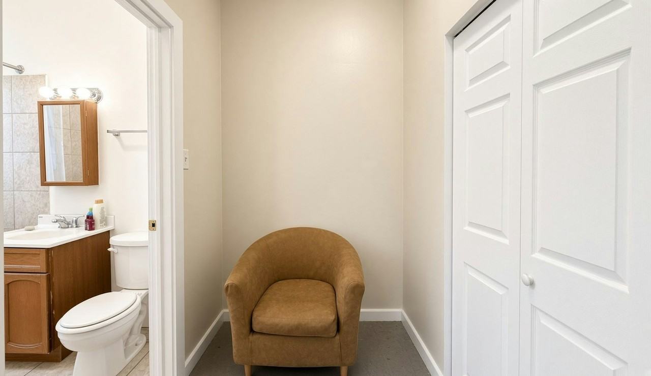 3156 West Warren Boulevard, Unit 206 - Photo 4 of 7