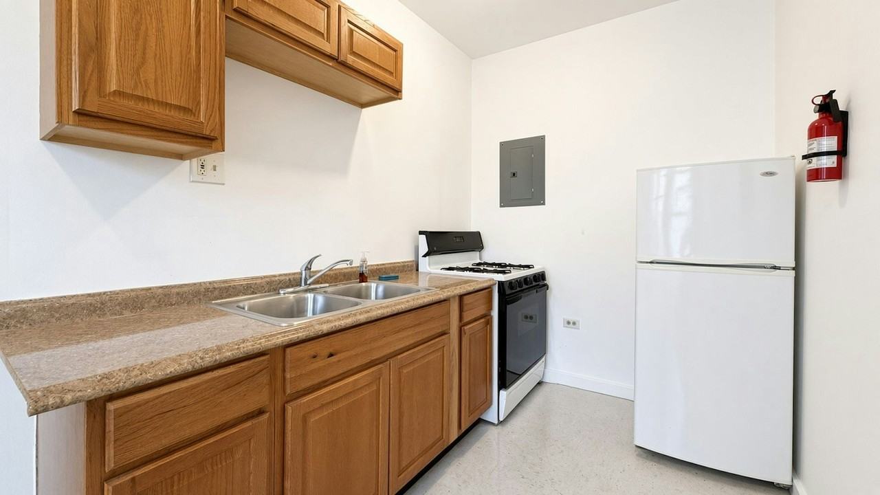 3156 West Warren Boulevard, Unit 206 - Photo 6 of 7