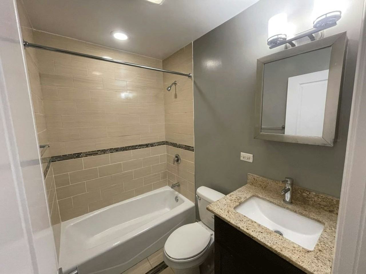 4759 North Maplewood Avenue, Unit 106 - Photo 7 of 13