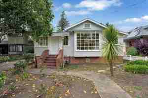 featured image of 137 La Goma St