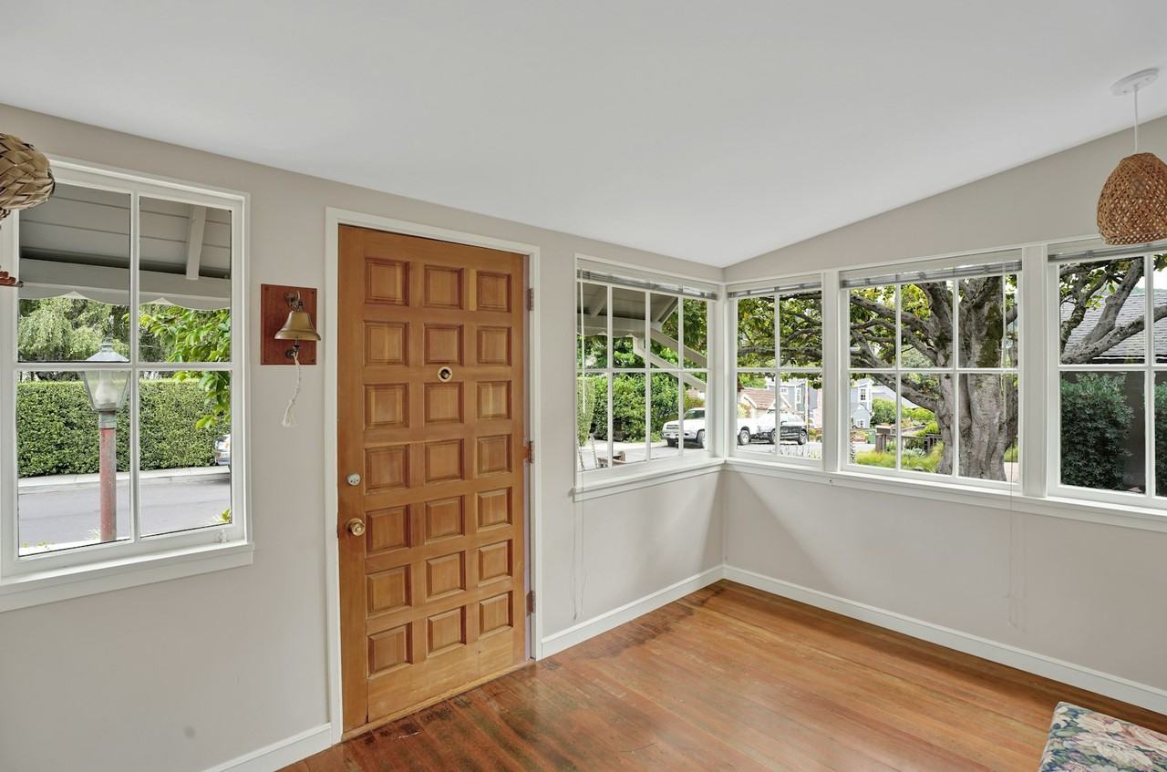 137 La Goma St - Photo 4 of 42