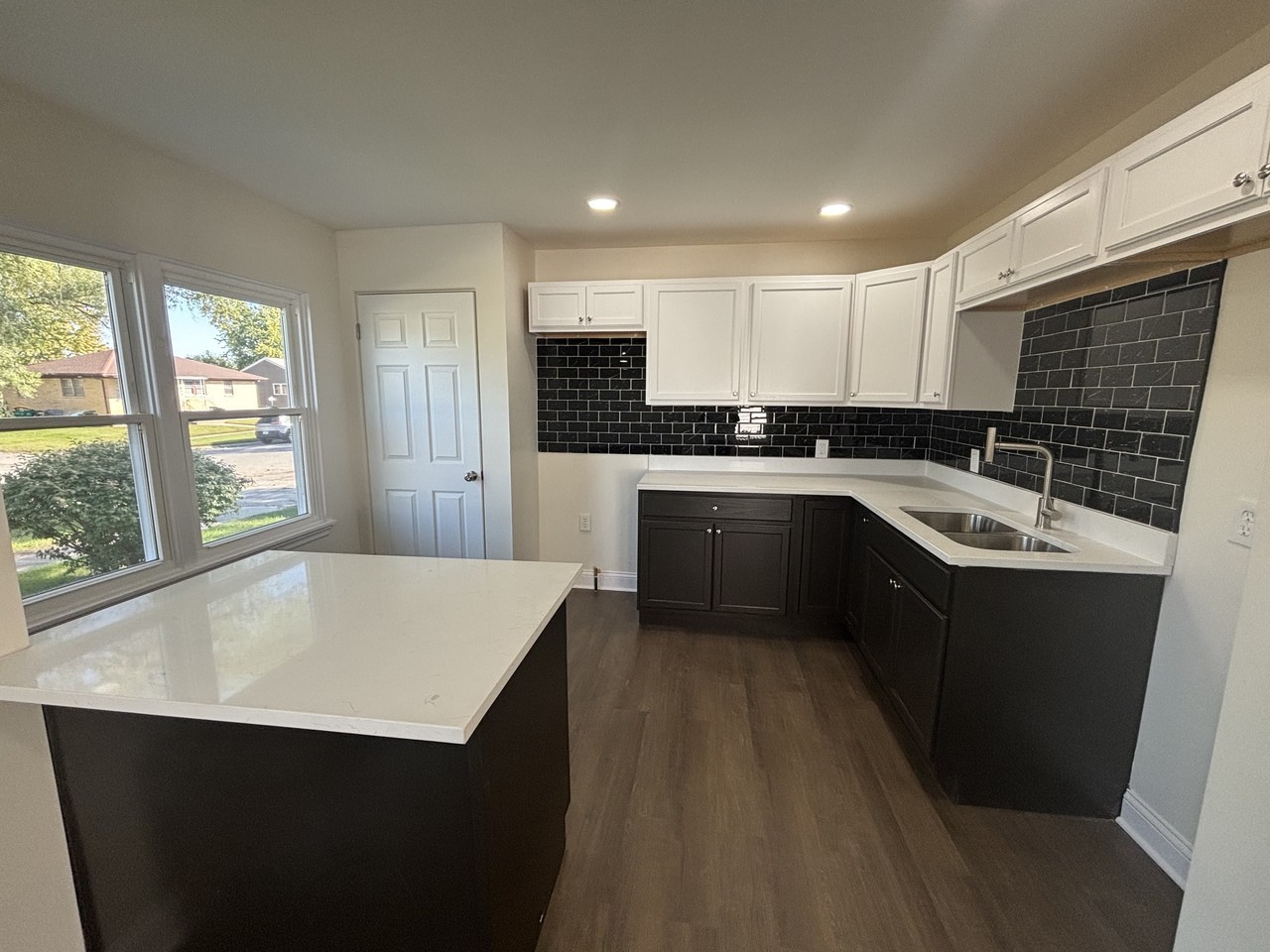 582 Hamlin St #1 - Photo 3 of 11