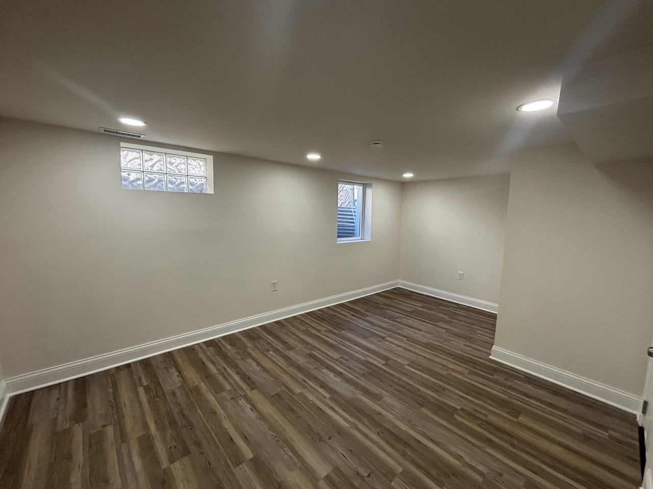 582 Hamlin St #1 - Photo 4 of 11