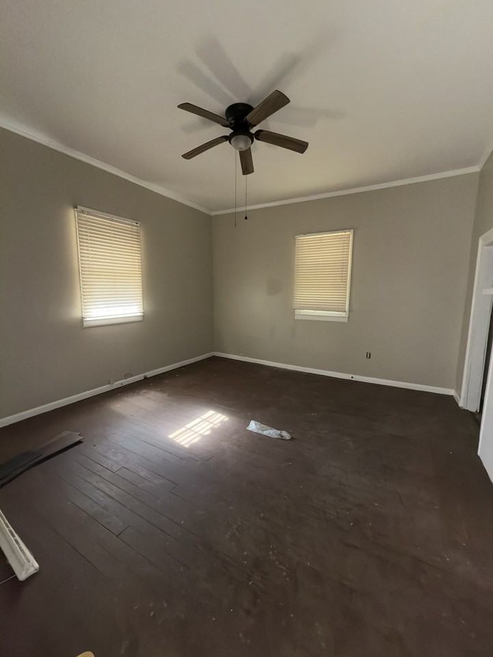 558 Burney St #1 - Photo 4 of 18