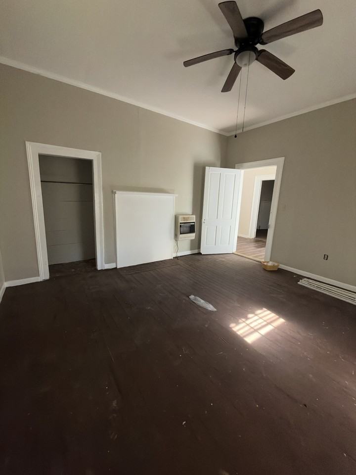 558 Burney St #1 - Photo 5 of 18