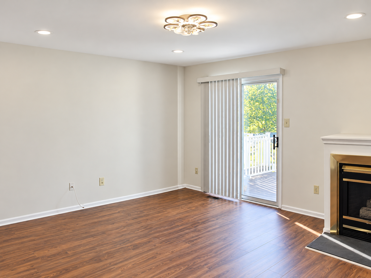 993 Roundhouse Ct - Photo 4 of 37