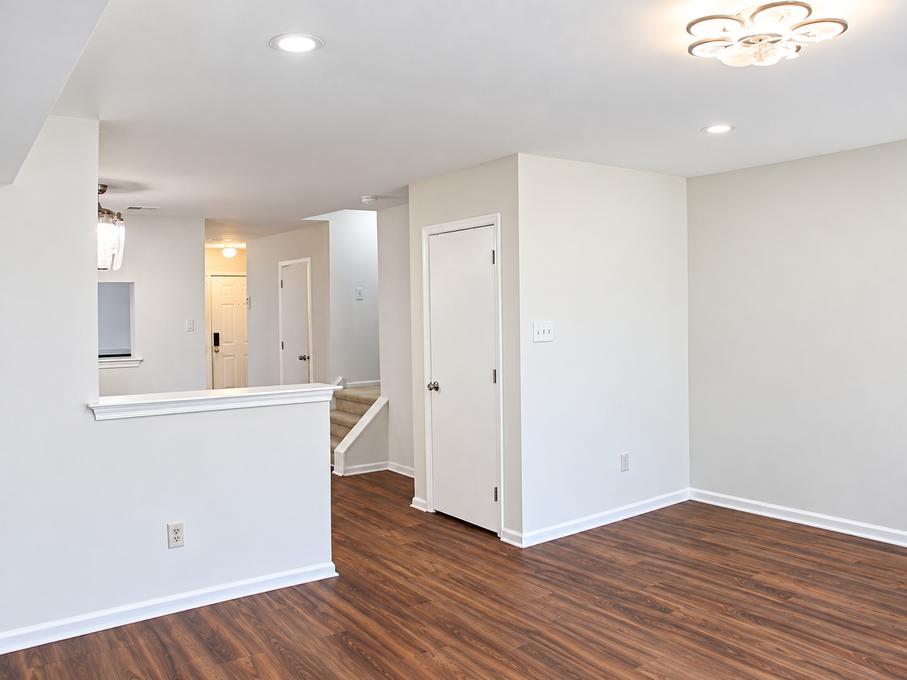993 Roundhouse Ct - Photo 5 of 37