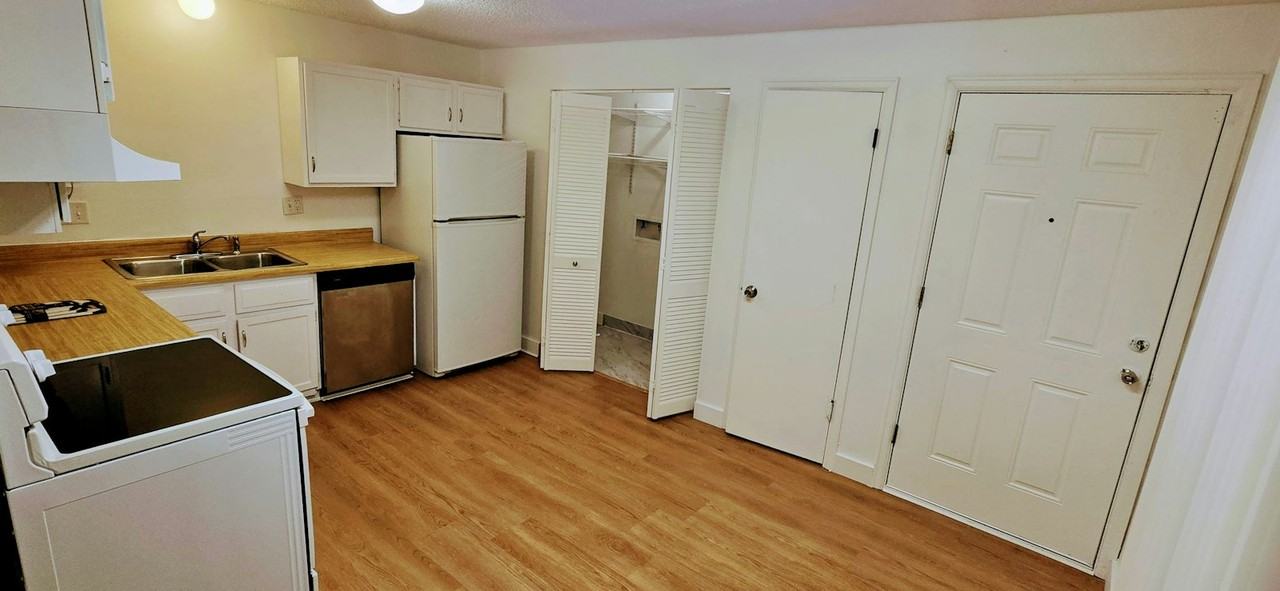 102 Juniper Pl, Unit B - Photo 2 of 7