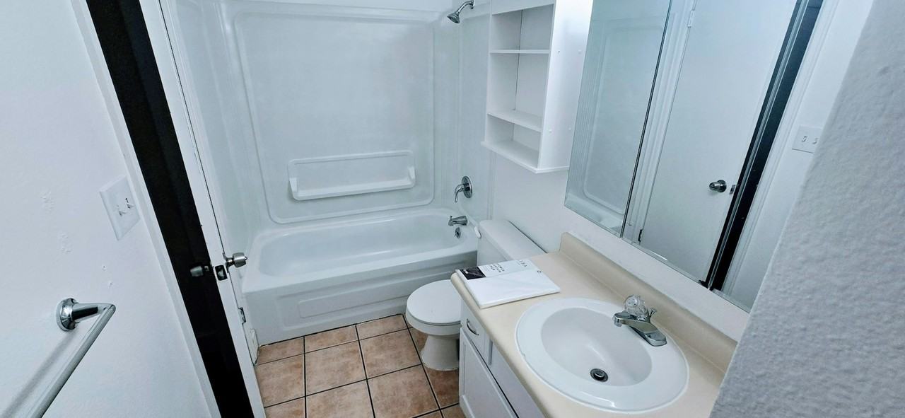 102 Juniper Pl, Unit B - Photo 3 of 7