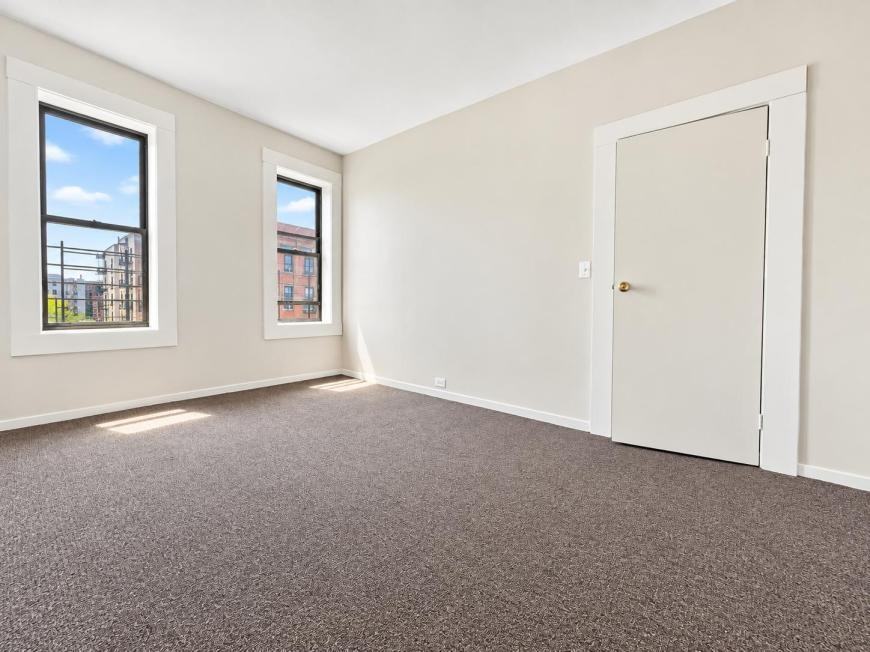 882 Bryant Ave - Photo 3 of 9