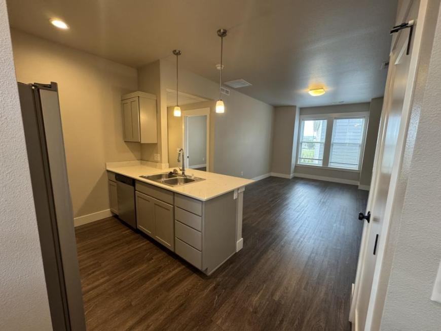 6048 Farmstead Ave - Photo 2 of 10