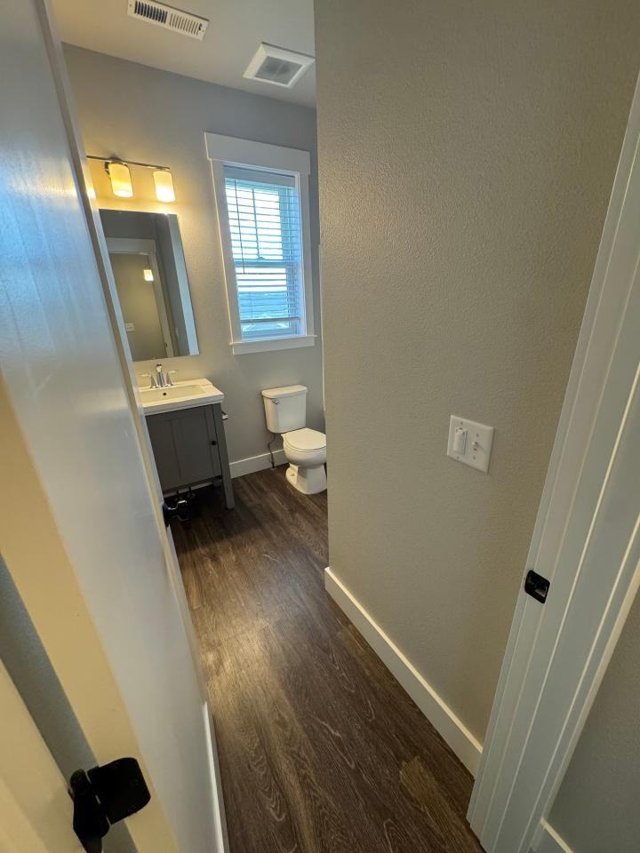 6048 Farmstead Ave - Photo 5 of 10
