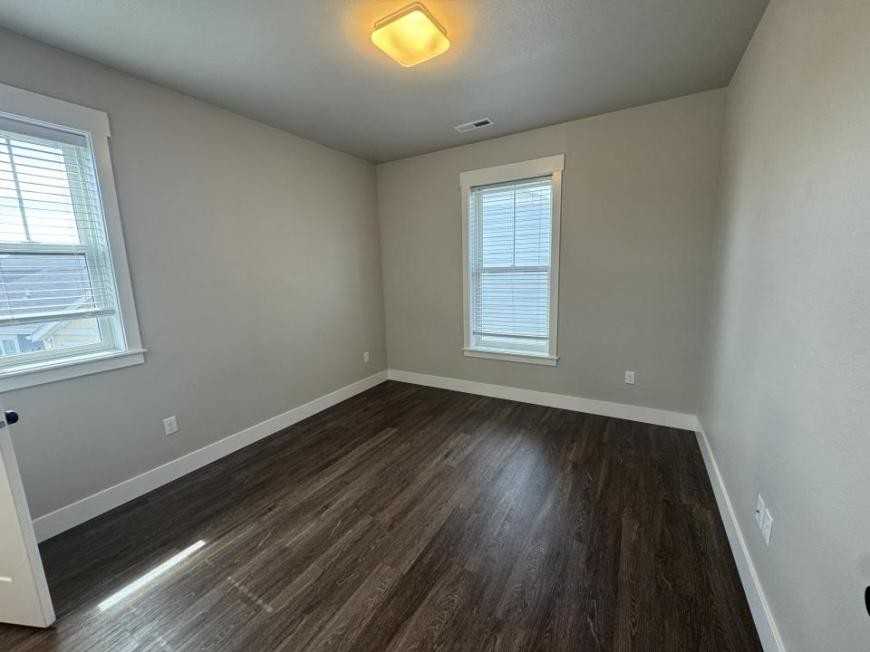6048 Farmstead Ave - Photo 7 of 10