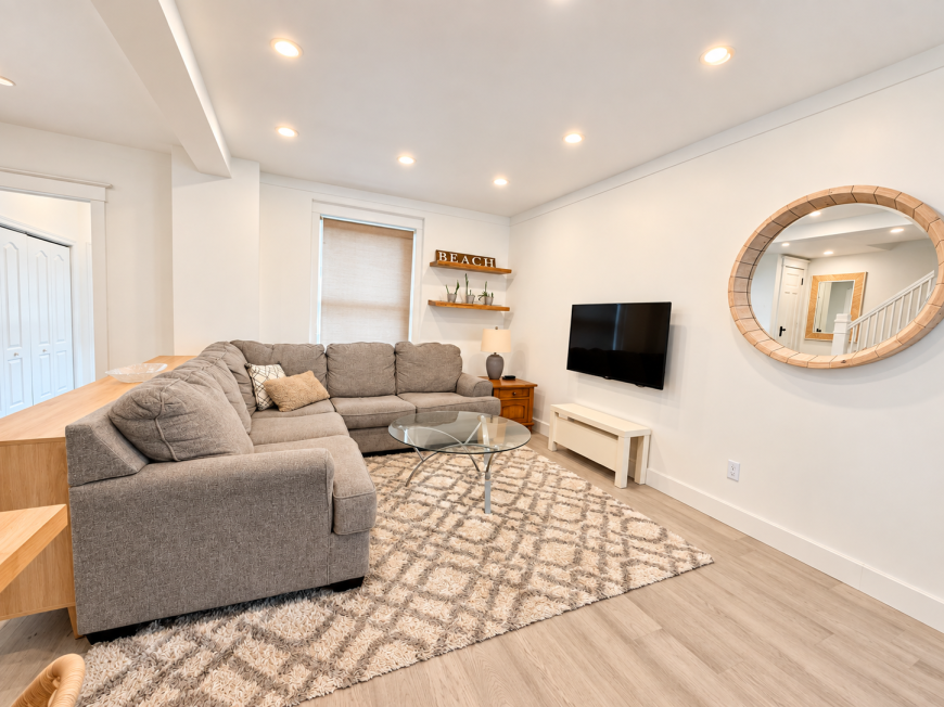 826 Beach Blvd - Photo 3 of 10
