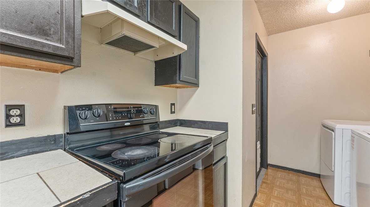 883 S Curtis Ave - Photo 5 of 17