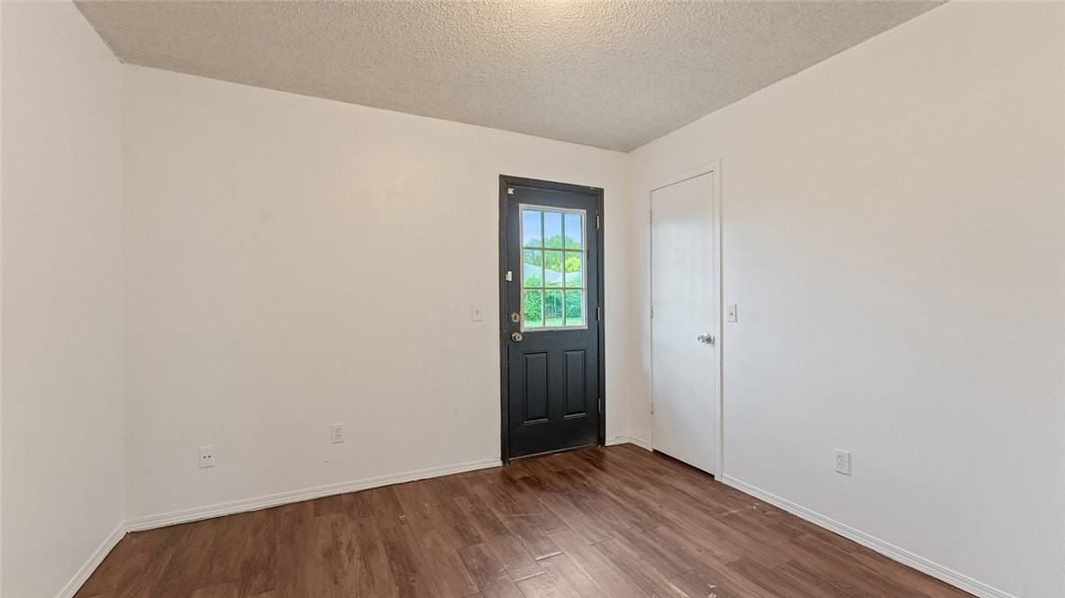 883 S Curtis Ave - Photo 7 of 17