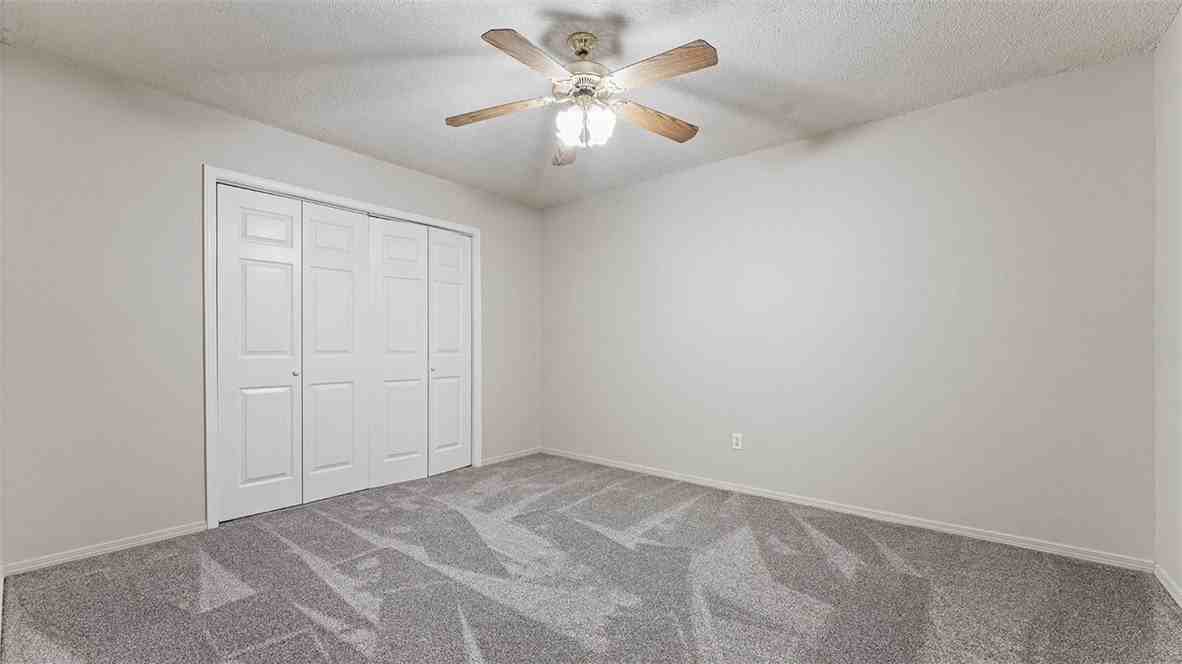 304 E Drake St - Photo 6 of 10