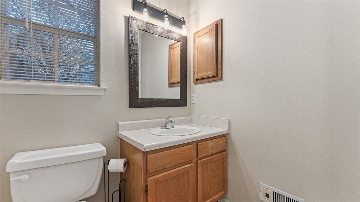 304 E Drake St - Photo 7 of 10