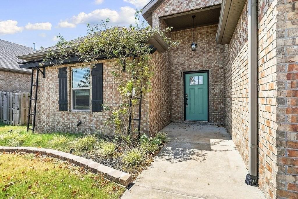 3404 Sw Brittany Rd - Photo 2 of 36