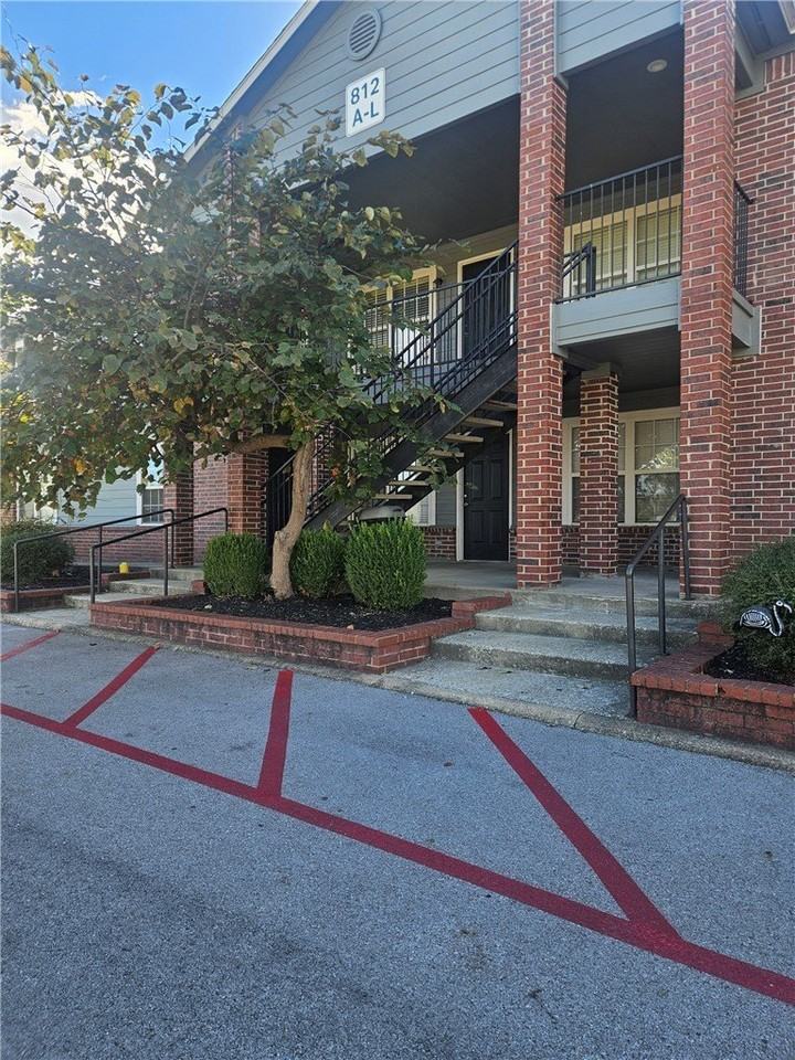 812 E Post Rd #A - Photo 2 of 15