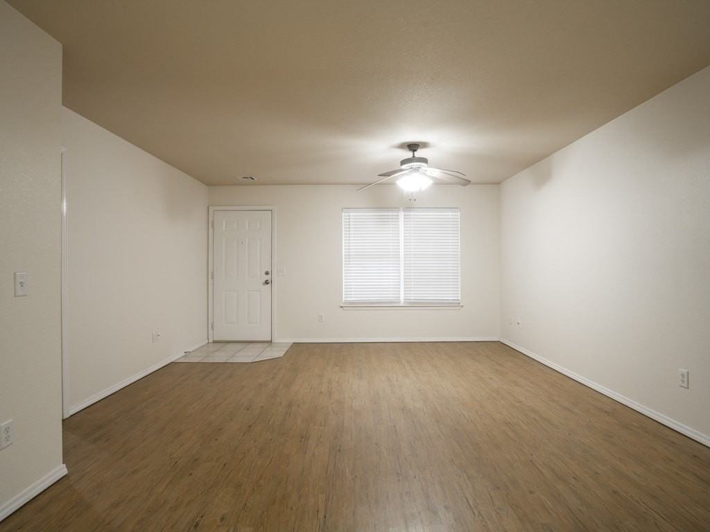 1102 Nw Lincoln Ct #4 - Photo 3 of 21
