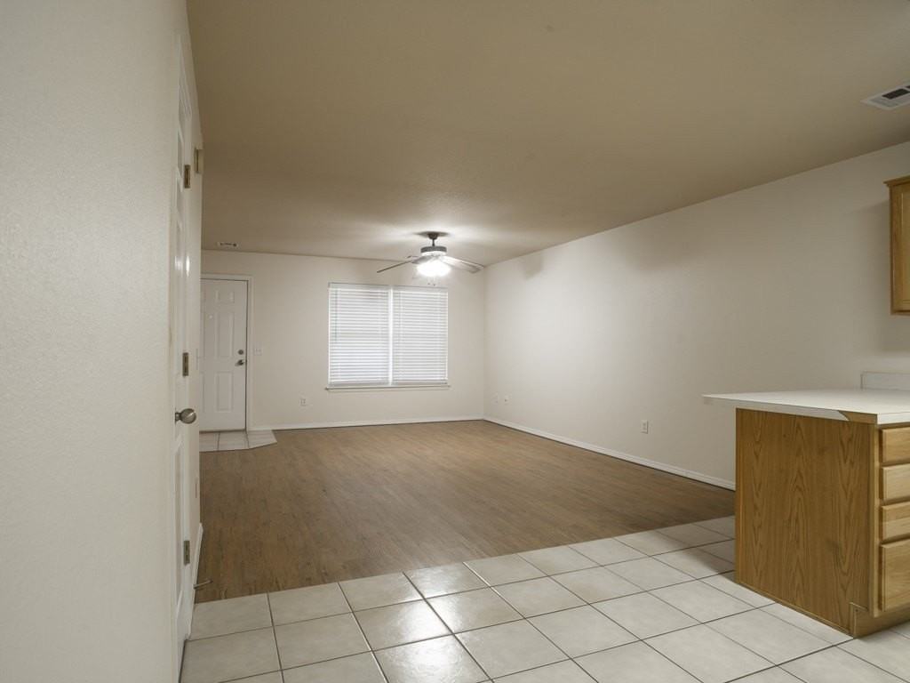 1102 Nw Lincoln Ct #4 - Photo 4 of 21