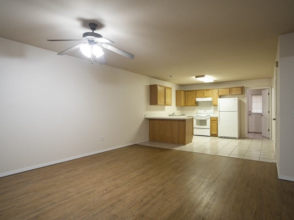 1102 Nw Lincoln Ct #4 - Photo 5 of 21