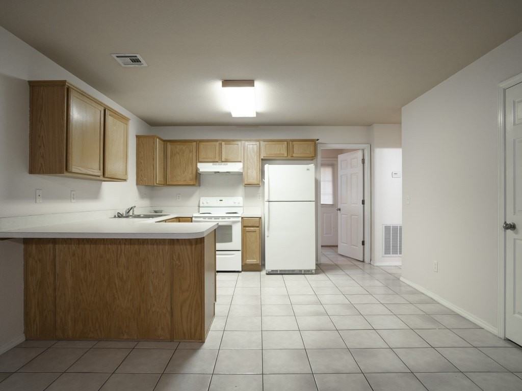 1102 Nw Lincoln Ct #4 - Photo 6 of 21
