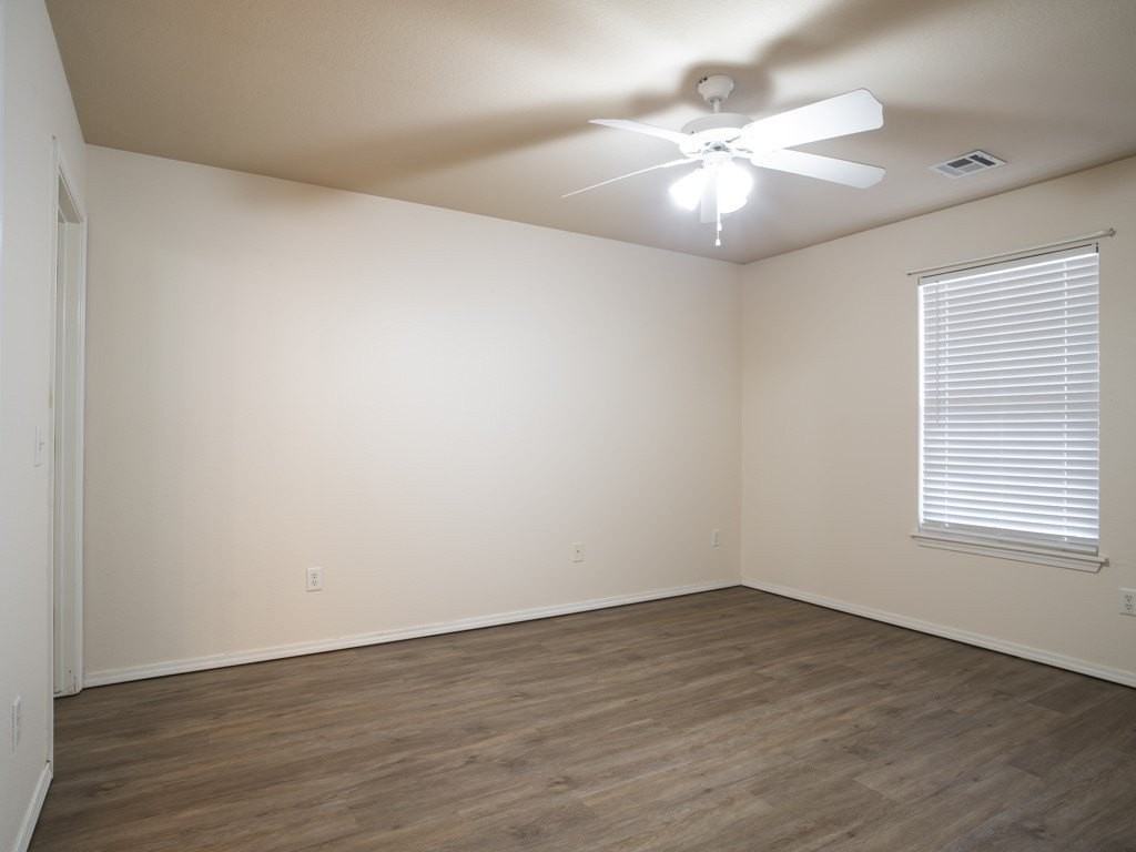 1102 Nw Lincoln Ct #4 - Photo 7 of 21