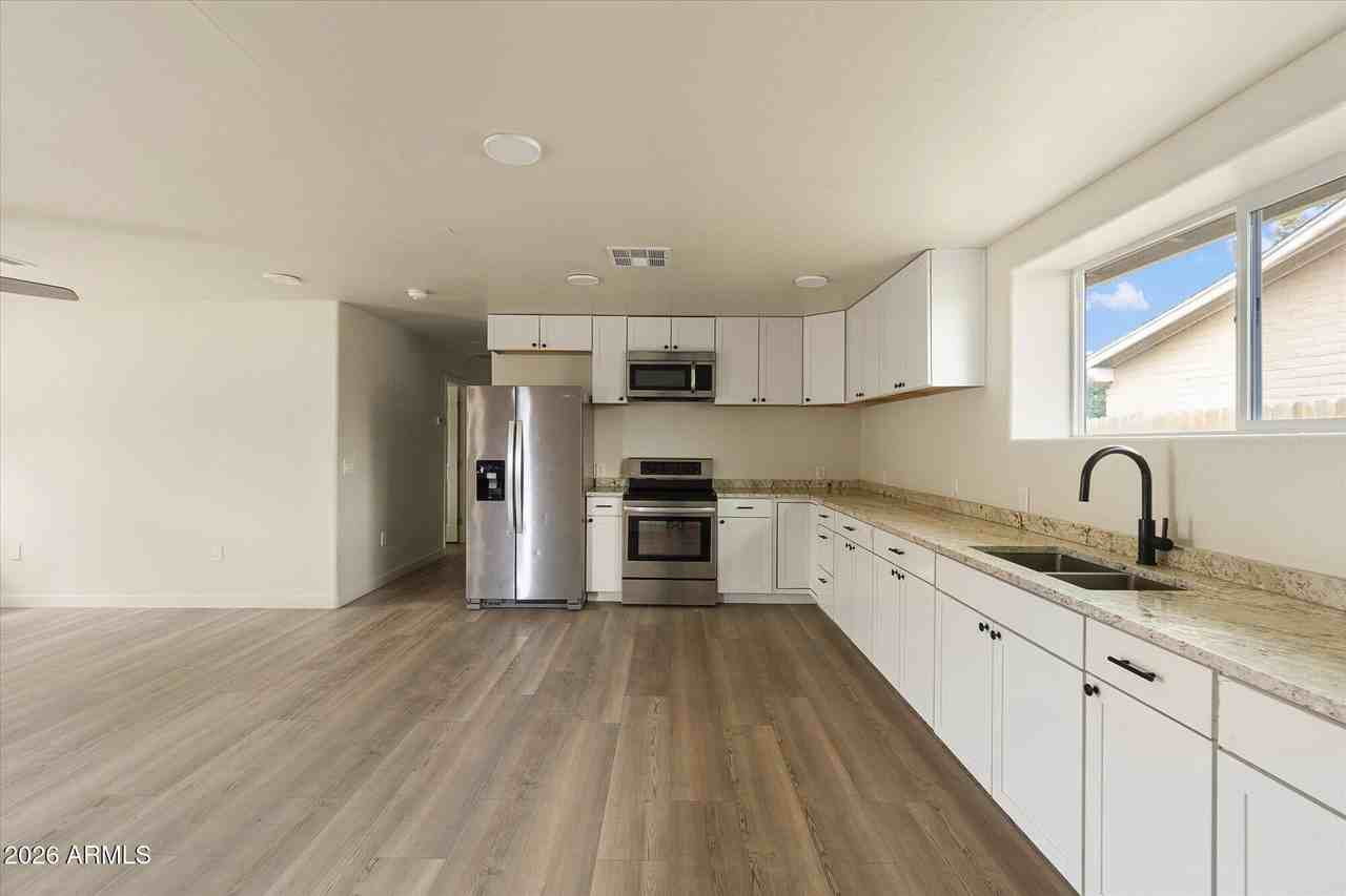14826 N 31st Dr - Photo 3 of 22