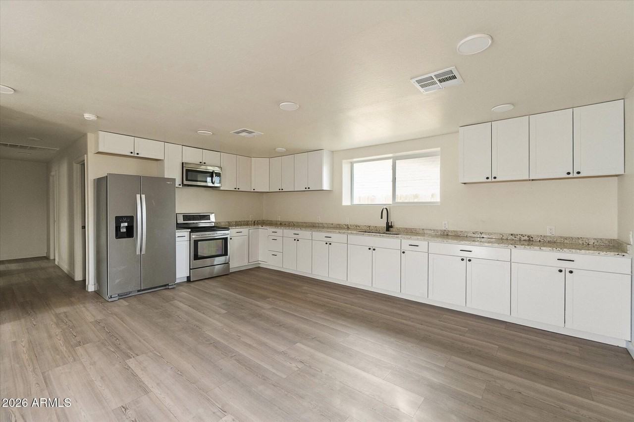 14826 N 31st Dr - Photo 4 of 22
