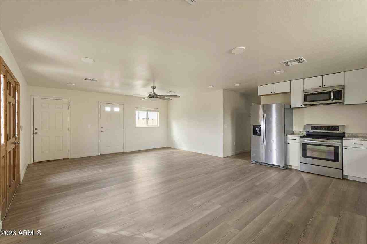 14826 N 31st Dr - Photo 5 of 22