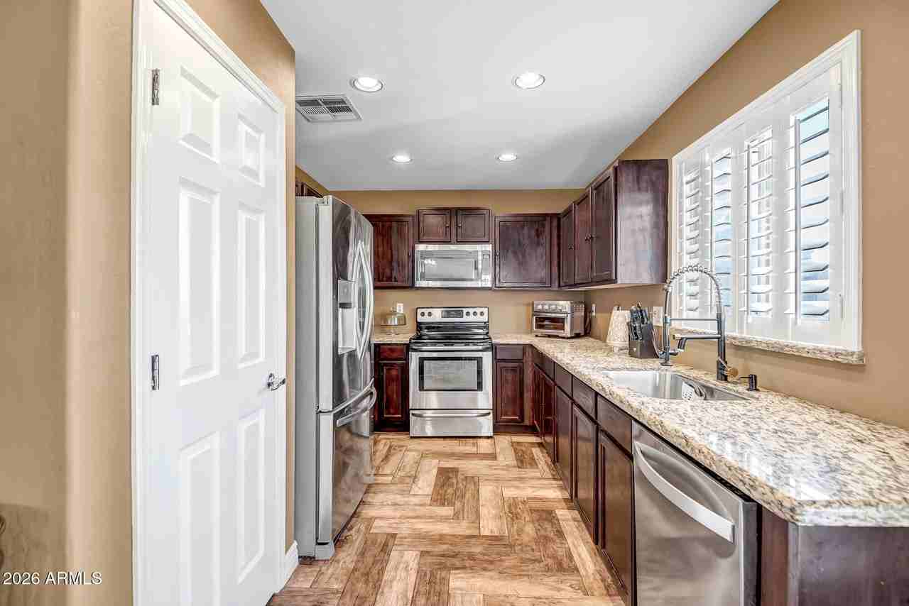 16740 N 153rd Dr - Photo 4 of 22