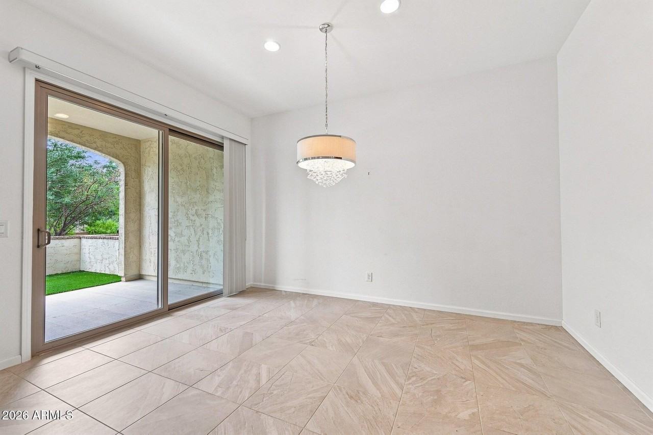 16907 W Holly St - Photo 7 of 39