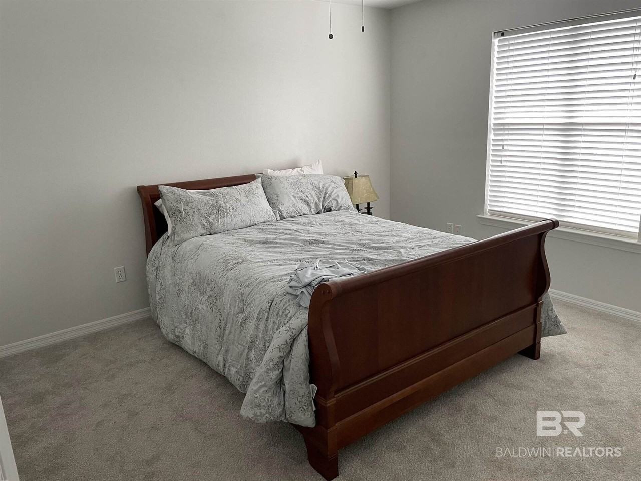 9584 Villas Dr - Photo 3 of 9