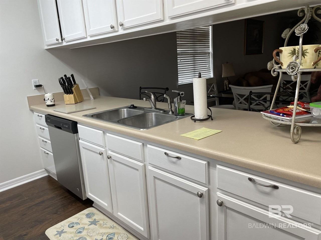 9584 Villas Dr - Photo 7 of 9