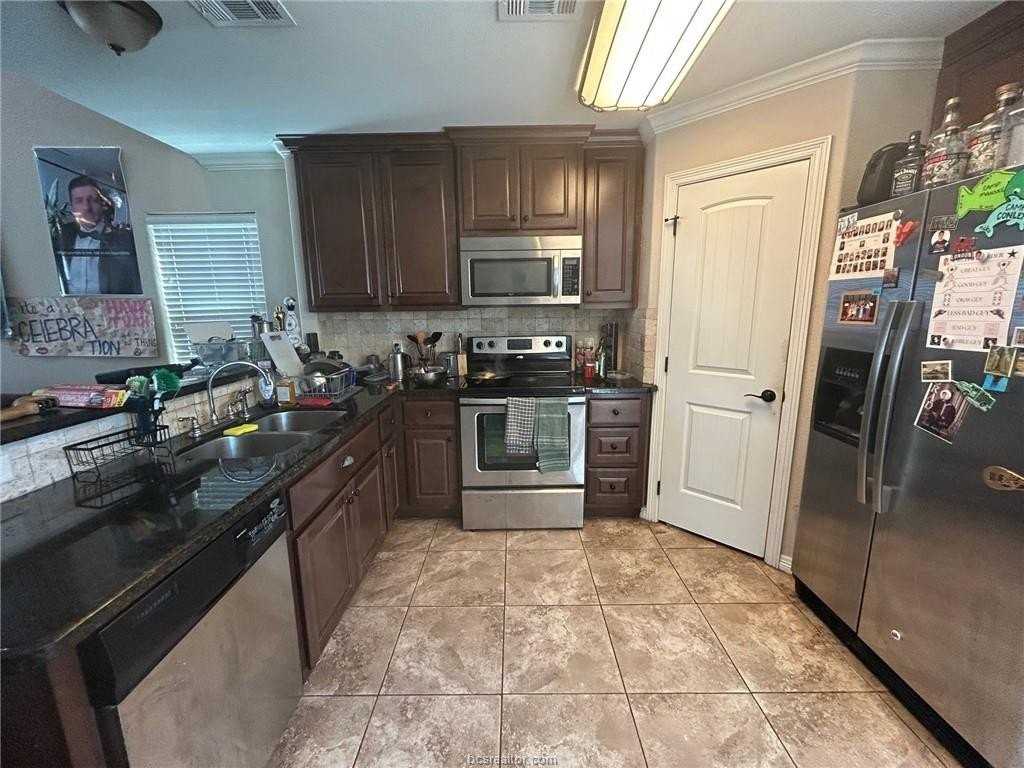 820 Nimitz St - Photo 5 of 20