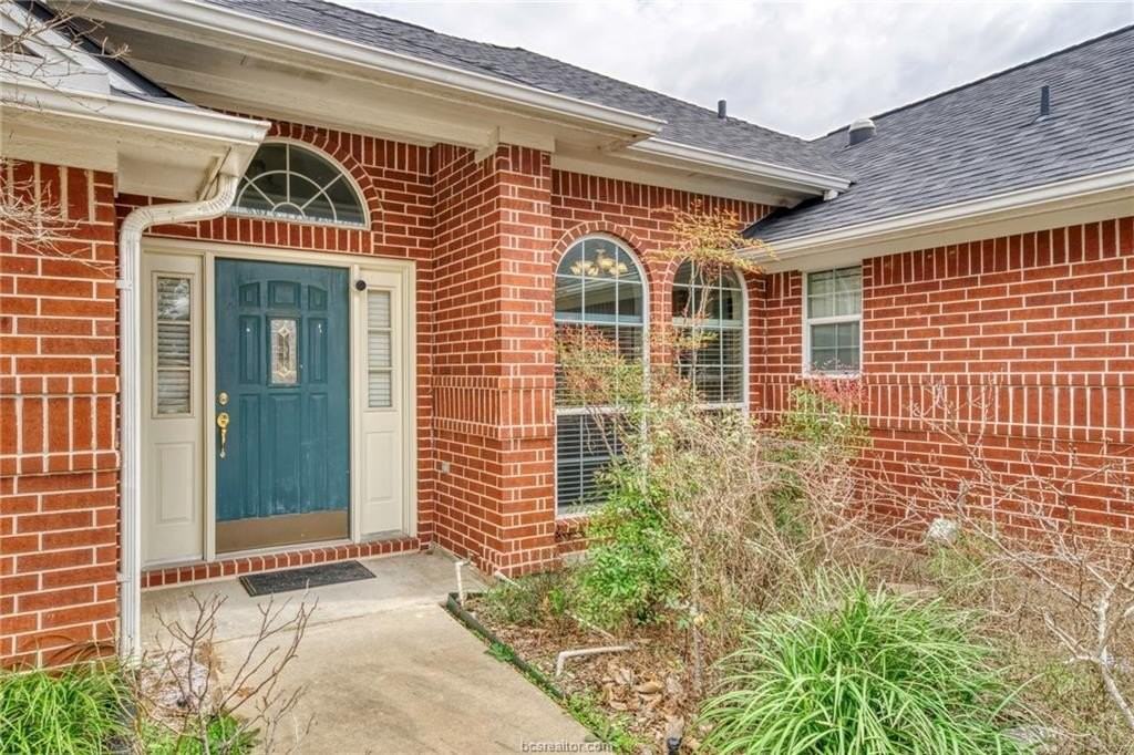 3303 Von Trapp Ln - Photo 2 of 18